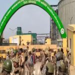 CG : लाठी-डंडे लेकर पहुंचे 700 लोग, पुलिस टीम पर गुलेल से हमला, जानें मक्का प्लांट में क्यों भड़के ग्रामीण