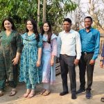 सचिन तेंदुलकर का परिवार पहुंचा अचानकमार टाइगर रिजर्व के बम्हनी गांव, बैगा परिवार से की मुलाकात