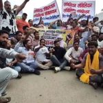 दुर्ग में अतिथि शिक्षकों का विरोध प्रदर्शन 13वें दिन भी जारी, विधानसभा घेराव के लिए पैदल मार्च शुरू किया